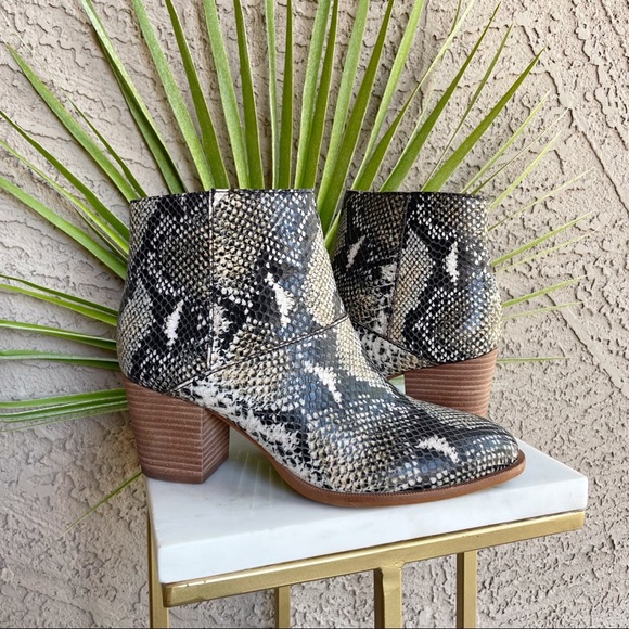 Madewell Shoes - MADEWELL NWOT Taupe Brown Snake Snakeskin Leather Ankle Boots Booties Sz 7